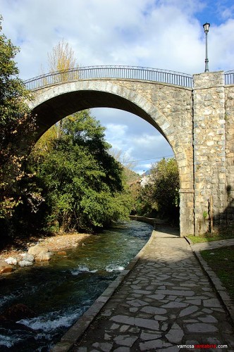 Puente sobre el río