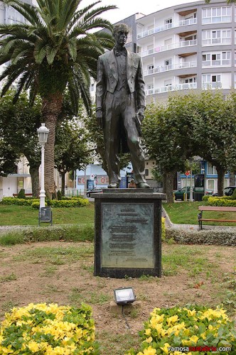 Estatua de Ataulfo Argenta en Castro Urdiales