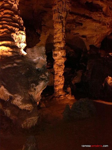 Interior de la cueva de Las Monedas I