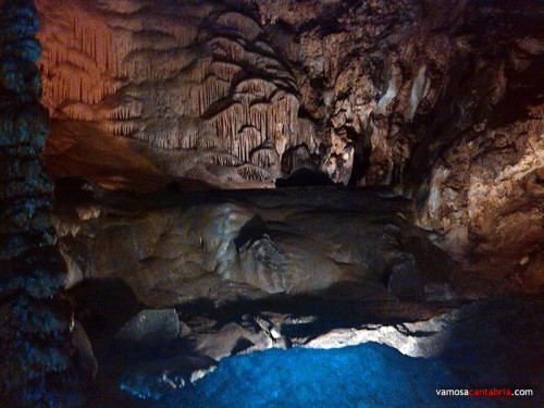 Interior de la cueva de Las Monedas II