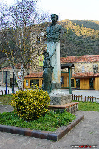Monumento a Jesús de Monasterio en Potes