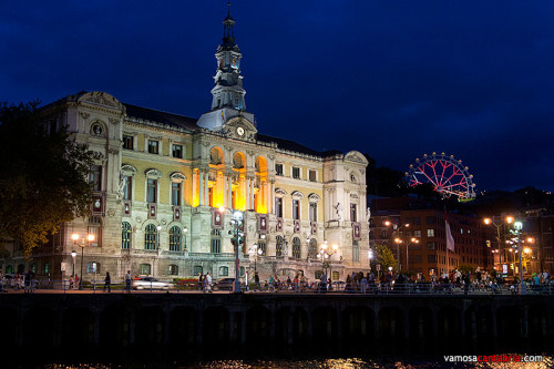 Ayuntamiento de Bilbao de noche