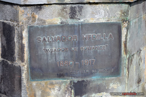 Placa en el busto de Salvador Hedilla