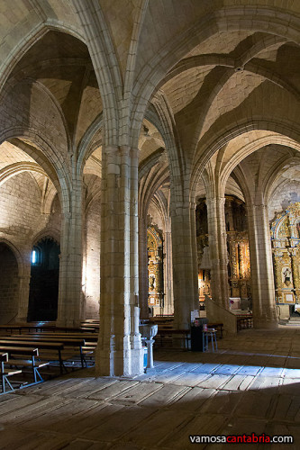 Interior de la iglesia de San Vicente de la Barquera