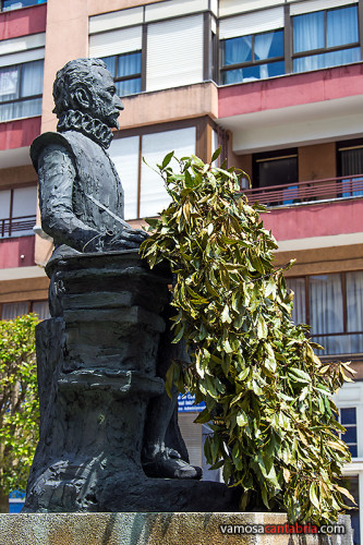 Estatua de Cervantes en Torrelavega III