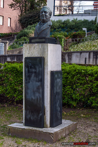 Estatua al tenor Antonio Vela I