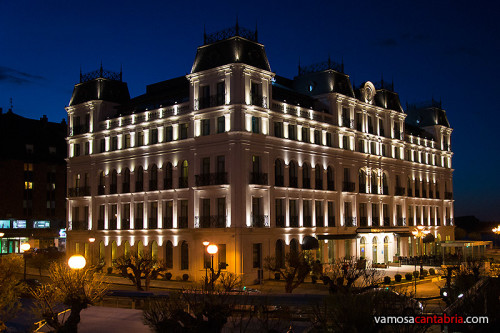 Hotel Sardinero de noche