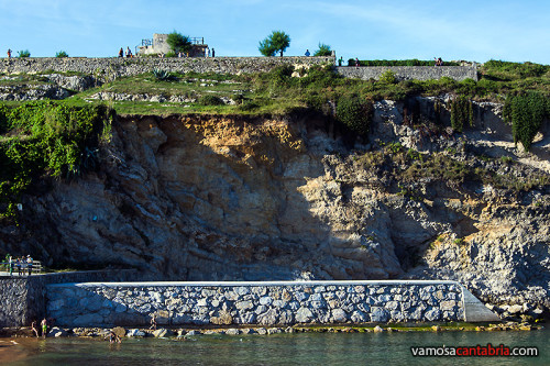 Muro de contención en la Playa de Llanes