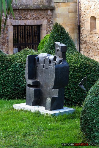 Estatuas en el Palacio de Elsedo II