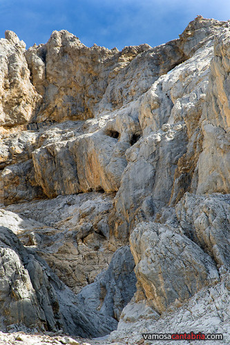 Una cara en la roca I
