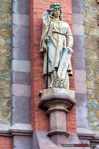 Estatua sobre la Puerta de las Virtudes I