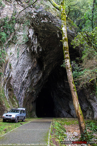 Entrada a la Cueva de Cullalvera I