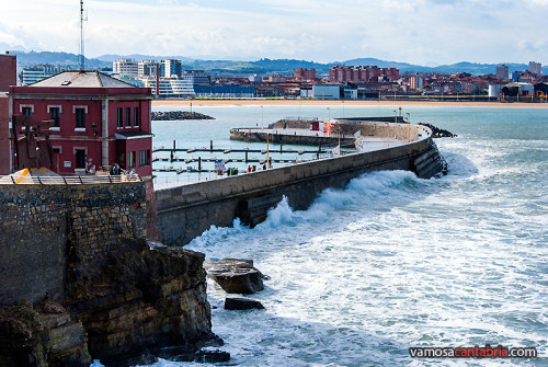Muelle del puerto de Gijón